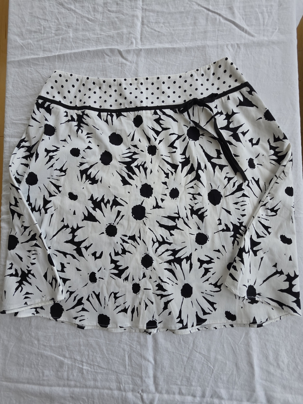 Notations Black and White Floral A-Line Skirt with Polka-Dot Waist Size XL